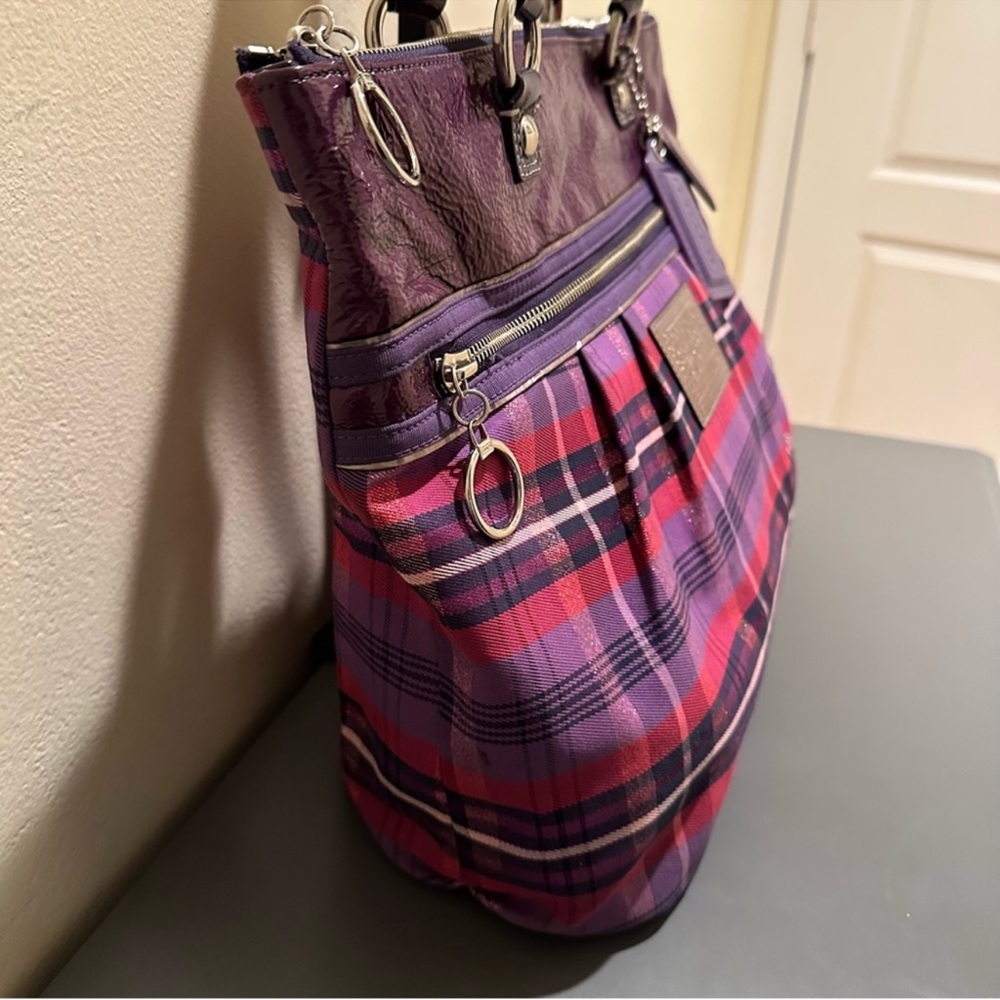 Coach Poppy Tartan Plaid Glam Tote Purple
Y2K 2010 Style 15886 - Picture 6 of 16